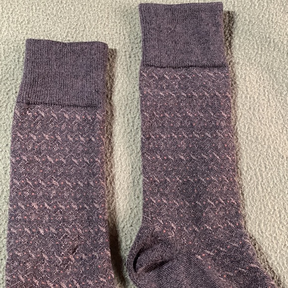 Lot of 5 Men’s dress socks.  2 brown 1 black Dockers, 1gray Gold Toe, 1 black - Picture 12 of 16